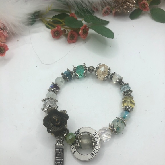 Pastel color crystals with Believe - Picture 3 of 3